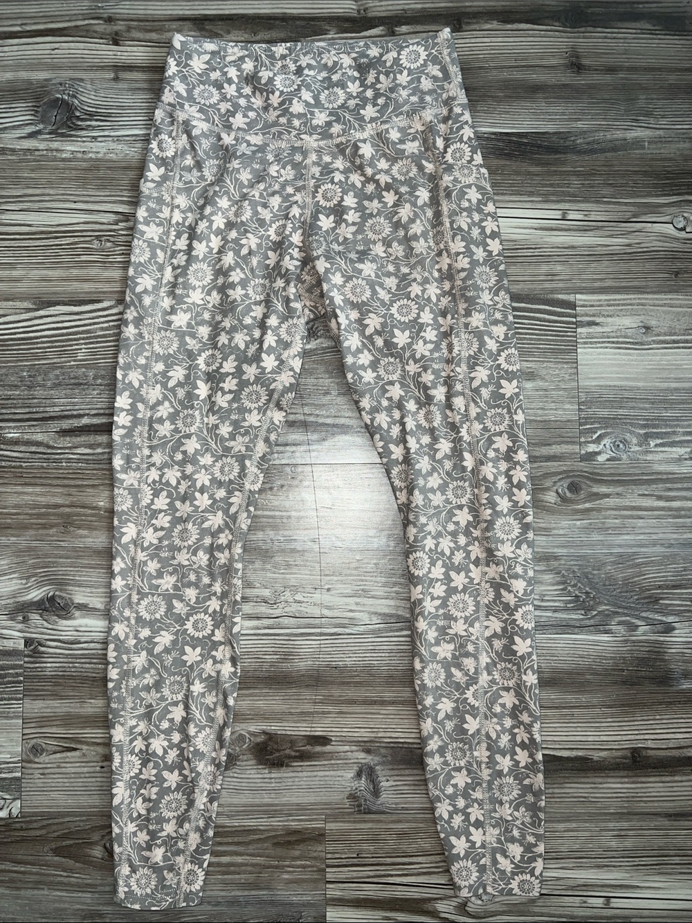 Pact Go To Pocket Leggings Women's Size Small Sunflowers Grey/Tan